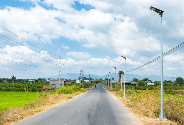lắp đặt đèn năng lượng mặt trời