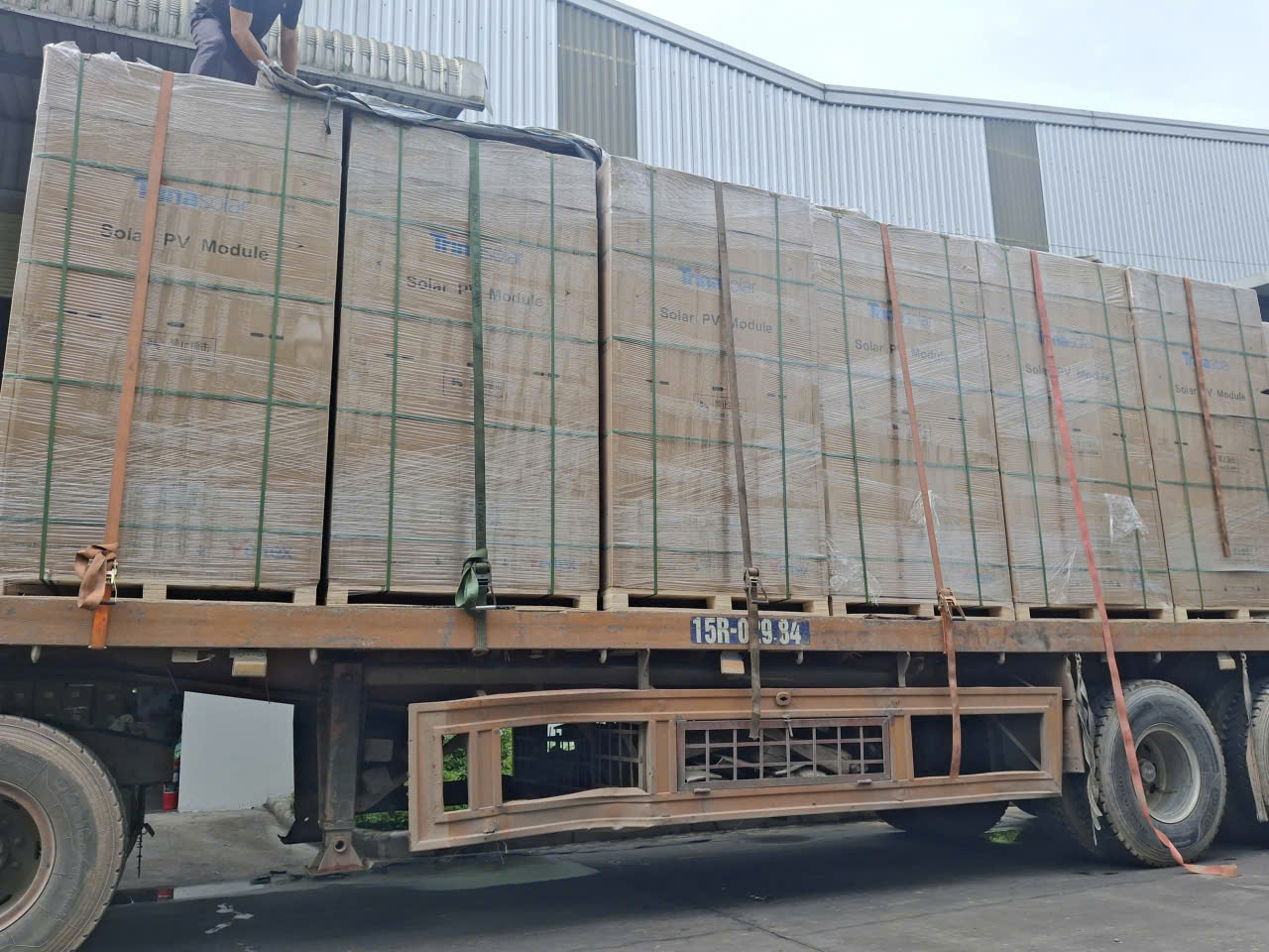 tấm pin trina solar 725wp tấm pin trina solar 725wp